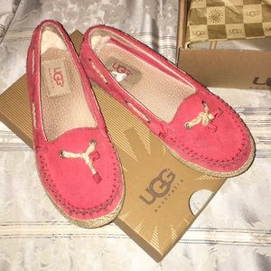 Gently used girl’s ugg shoes